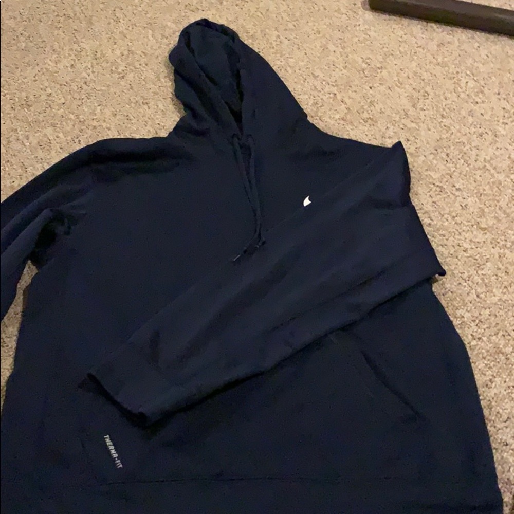 Men’s Nike sweatshirt. Very comfortable.